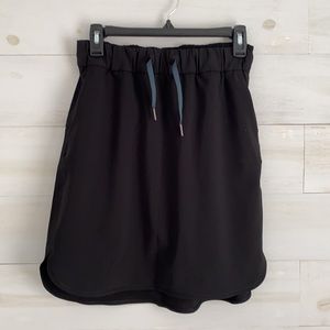 Lululemon On The Fly Black Skirt size 6
